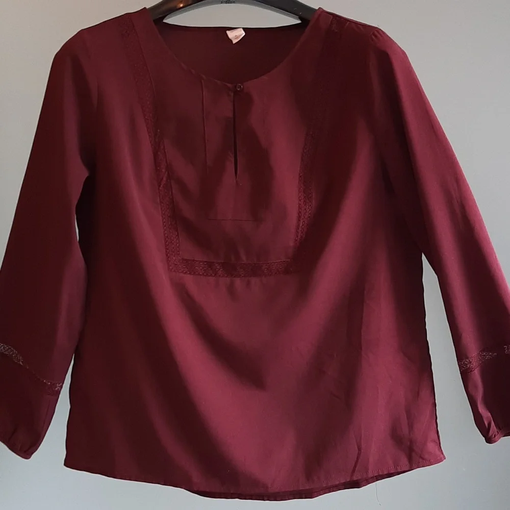 Old Navy blouse. long sleeved pull on .  Size Medium.  Burgundy. - Picture 4 of 13